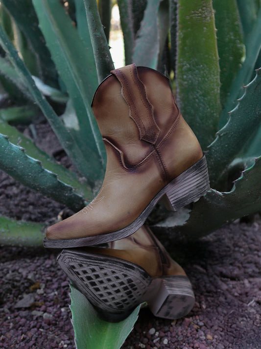 Q7037 - WOMEN'S EMBROIDERY ALMOND J TOE CIRCLE G COWBOY BOOT