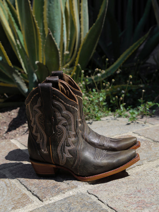 L6240 - WOMEN'S EMBROIDERY CHOCOLATE ANKLE SNIP TOE CIRCLE G COWBOY BOOT