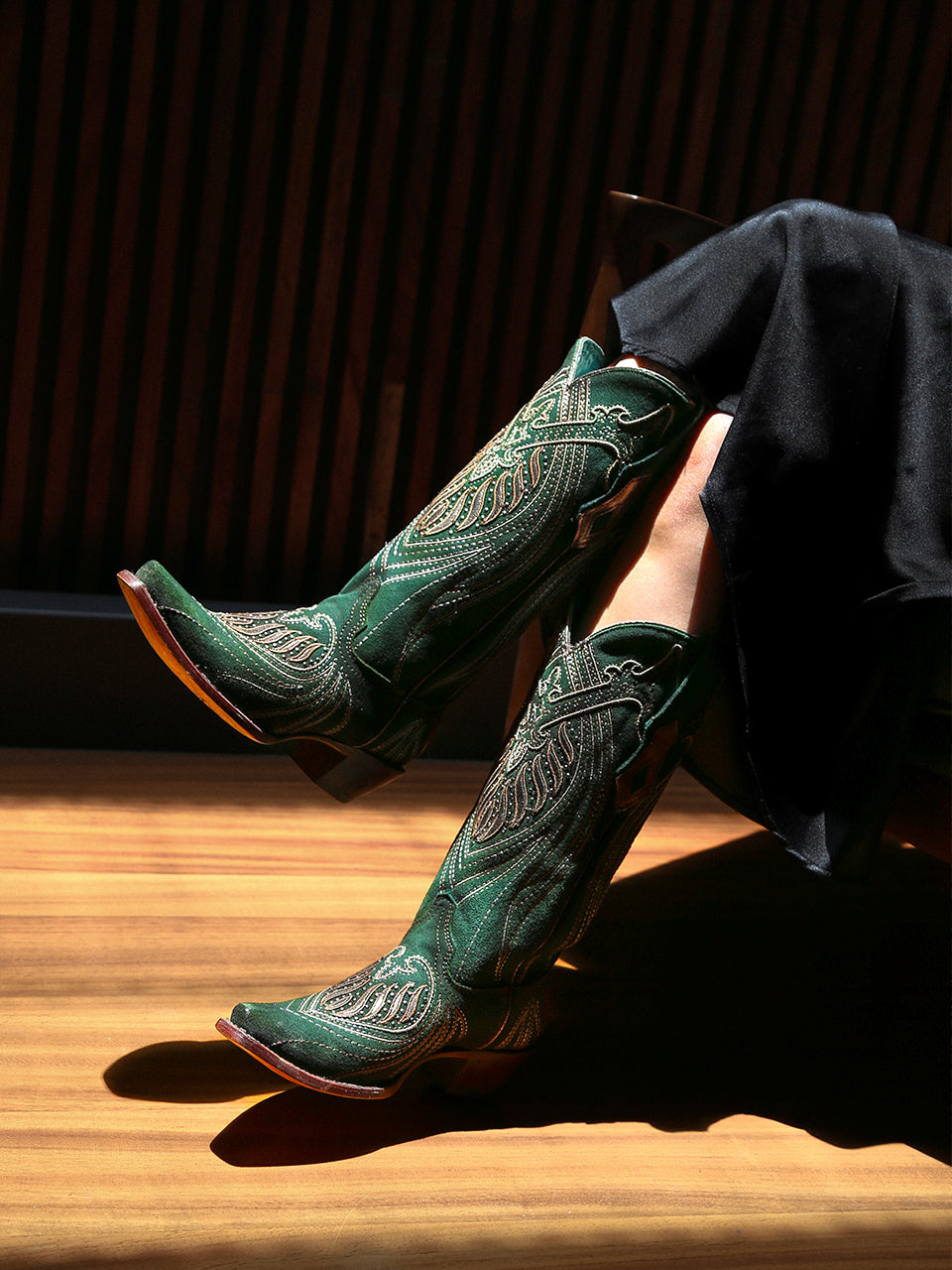 A4714 - WOMEN'S OVERLAY EMBROIDERY AND STUDS GREEN SNIP TOE COWBOY BOOTS
